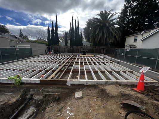 New construction in palo alto california!! - Hello, in this project  we build  a new house in the city of Palo Alto, CA, we only kept part of the foundation and the rest was completely new, including the foundation of the ADU. Our work began from the foundation to the las trade  of the house, we basically did all the work for this project.