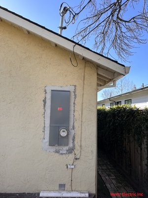 Main Service panel upgrade - Main service panel upgrade.
-Replacing the old 125 amp main service panel with new 200 amp " Solar ready" panel. 
-Over head installation
-using 3/0 Awg wire
-Stucco and papper lath
-Two ground rods