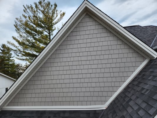 Lakefront Cottage Exterior Finish - James Hardie Shakes installed in the gable wall sections adds a beautiful upscale curb appeal. Lakefront Cottage Exterior Finish - James Hardie Shakes installed in the gable wall sections adds a beautiful upscale curb appeal.