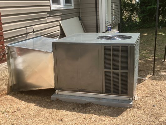 New package unit installed - This package unit was done on a house that the customer hadn’t had air or heat in a couple of years and she was so happy when it was done at her house was so comfortable New package unit installed - This package unit was done on a house that the customer hadn’t had air or heat in a couple of years and she was so happy when it was done at her house was so comfortable