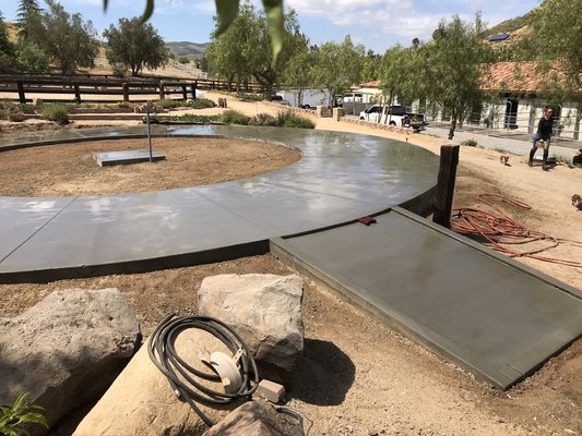 CONCRETE - Concrete flat work and Horse euro walker CONCRETE - Concrete flat work and Horse euro walker