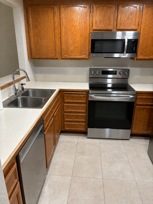 Before & After: Golden Oak to White - Pacific Kitchens refaced these golden oak cabinets, including all new SQ22-style doors and flat drawer fronts in Satin White Thermofoil (RTF). The complementary hardware adds a touch of contrast in this all-white kitchen. Call us today to schedule a free in-home estimate.