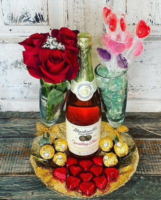 Love & Romance - Love and Romance arrangements perfect for Valentine’s Day and Anniversaries Love & Romance - Love and Romance arrangements perfect for Valentine’s Day and Anniversaries