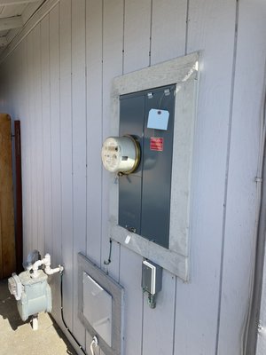 125 Amp Panel Replacement 🔌 - This customer called because their lights were flickering. Turns out the main breaker was faulty and arcing, which started to damage the bussing which required an emergency shut down to prevent a house fire.
I changed the main panel and the customer had their power restored within 3 days due to the county and utility availability. 125 Amp Panel Replacement 🔌 - This customer called because their lights were flickering. Turns out the main breaker was faulty and arcing, which started to damage the bussing which required an emergency shut down to prevent a house fire.
I changed the main panel and the customer had their power restored within 3 days due to the county and utility availability.