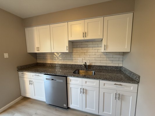 Kitchen remodeling - Chiko's Remodeling Services brings unparalleled expertise and craftsmanship to every project, ensuring your home transformation exceeds expectations. Trust in our proven track record and commitment to quality as we turn your remodeling dreams into reality. Kitchen and bathroom projects