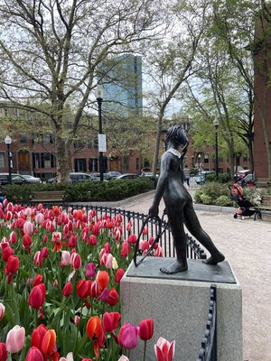 Explore Boston’s Historic South End neighborhood with me - Join me on my South End neighborhood tour and learn about Boston in general and this beautiful historical off the beaten path gem.  Bostonians eat out here, Hollywood loves to dilm here and the Native Americans, Puritans and Red Coat soldiers all passed through here