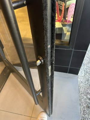 Replacement of a mortise mechanism on the front door of a commercial store. - A request was received stating that the staff could not close the door. After reviewing the client’s photos, we took all types of mortise cylinders and mechanisms with us and headed to the site. During the inspection, we identified a malfunction in the mechanism that could not be repaired, so it was decided to replace the entire mechanism. Replacement of a mortise mechanism on the front door of a commercial store. - A request was received stating that the staff could not close the door. After reviewing the client’s photos, we took all types of mortise cylinders and mechanisms with us and headed to the site. During the inspection, we identified a malfunction in the mechanism that could not be repaired, so it was decided to replace the entire mechanism.