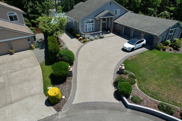 Large Driveway - Large Driveway Large Driveway - Large Driveway