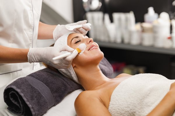 Award- winning Ultimate Glow facial - The Ultimate Glow Facial: The Best Orange County Facial Experience
Treat yourself or a loved one to the Ultimate Glow Facial. It is the perfect blend of luxury and advanced skincare technology. Whether preparing for a festive event or searching for the ideal gift, this facial is designed to rejuvenate your skin, leaving you with a radiant, refreshed complexion.
What Makes the Ultimate Glow Facial Special?
The Glow Facial is an all-inclusive, in-office HydraFacial treatment that combines the latest in skincare technology with indulgent holiday-inspired ingredients. It’s the best Orange County facial for achieving glowing skin with no downtime or discomfort, making it perfect for the busy holiday season.
This transformative facial is a 3-in-1 experience:
Exfoliation: Diamond glow technology removes dead skin cells, revealing fresh, healthy skin underneath.
Extraction: Gentle suction clears clogged pores, reducing blemishes and blackheads.
Infusion: Nourishing serums deliver hydration, antioxidants, and anti-aging benefits directly into the skin.
What Skin Concerns Does It Address?
The Ultimate Glow Facial is perfect for anyone looking to improve their skin’s health and appearance. This advanced HydraFacial addresses a variety of common concerns, including:
Acne: The extraction process unclogs pores, reducing breakouts and inflammation.
Dry Skin: Hydrating serums and nourishing masks replenish lost moisture.
Pigmentation: Enzymes and serums work together to fade dark spots and even out skin tone.
Anti-Aging: Boost collagen production and smooth fine lines for a youthful appearance. Award- winning Ultimate Glow facial - The Ultimate Glow Facial: The Best Orange County Facial Experience
Treat yourself or a loved one to the Ultimate Glow Facial. It is the perfect blend of luxury and advanced skincare technology. Whether preparing for a festive event or searching for the ideal gift, this facial is designed to rejuvenate your skin, leaving you with a radiant, refreshed complexion.
What Makes the Ultimate Glow Facial Special?
The Glow Facial is an all-inclusive, in-office HydraFacial treatment that combines the latest in skincare technology with indulgent holiday-inspired ingredients. It’s the best Orange County facial for achieving glowing skin with no downtime or discomfort, making it perfect for the busy holiday season.
This transformative facial is a 3-in-1 experience:
Exfoliation: Diamond glow technology removes dead skin cells, revealing fresh, healthy skin underneath.
Extraction: Gentle suction clears clogged pores, reducing blemishes and blackheads.
Infusion: Nourishing serums deliver hydration, antioxidants, and anti-aging benefits directly into the skin.
What Skin Concerns Does It Address?
The Ultimate Glow Facial is perfect for anyone looking to improve their skin’s health and appearance. This advanced HydraFacial addresses a variety of common concerns, including:
Acne: The extraction process unclogs pores, reducing breakouts and inflammation.
Dry Skin: Hydrating serums and nourishing masks replenish lost moisture.
Pigmentation: Enzymes and serums work together to fade dark spots and even out skin tone.
Anti-Aging: Boost collagen production and smooth fine lines for a youthful appearance.