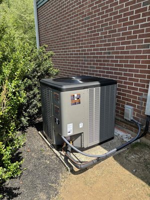 Air Conditioning - ☀️ Stay cool, West Chester!
It’s never too early to schedule your AC tune-up or upgrade to an energy-efficient air conditioning system. Whether you need maintenance, repairs, or a new install, our expert team has you covered for a worry-free summer. ❄️🏡