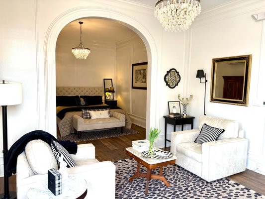 The Ironstone Suite - Welcome to The Ironstone Suite, overlooking our main street and providing guests with a cozy, elegant living area with keyless entry. This room has a king bed, Samsung Frame TV, Keurig, fiber-optic WiFi, and a mini-fridge. It is perfect for business trips or a romantic weekend away. The Ironstone Suite - Welcome to The Ironstone Suite, overlooking our main street and providing guests with a cozy, elegant living area with keyless entry. This room has a king bed, Samsung Frame TV, Keurig, fiber-optic WiFi, and a mini-fridge. It is perfect for business trips or a romantic weekend away.
