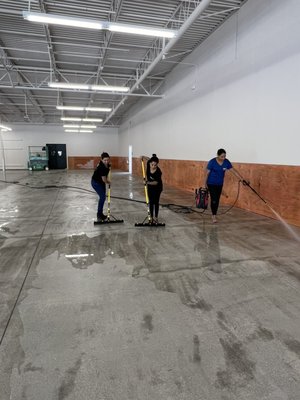 Post construction cleaning - This cleaning was done in a future large store. We worked with 6 cleaners, we started and finished in just one day. Post construction cleaning - This cleaning was done in a future large store. We worked with 6 cleaners, we started and finished in just one day.