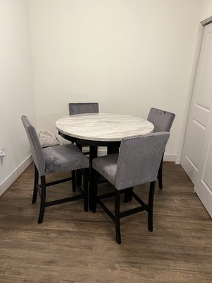 Dining Room Table Set - Beautiful Dining Room Set.
📍 Bowie, MD Dining Room Table Set - Beautiful Dining Room Set.
📍 Bowie, MD