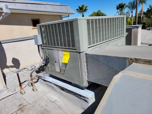Air conditioning and heating package unit replacement in Los Angeles - There are many factors to consider when replacing your air conditioning and heating system. This all-in-one heating and cooling system is a great option for homes with limited space or unique configurations. With quick and easy installation, this unit will keep your home comfortable all year long. Air conditioning and heating package unit replacement in Los Angeles - There are many factors to consider when replacing your air conditioning and heating system. This all-in-one heating and cooling system is a great option for homes with limited space or unique configurations. With quick and easy installation, this unit will keep your home comfortable all year long.
