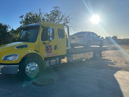 Safe & Smooth Vehicle Recovery ☀️🚛 - Another successful recovery done right. At Villalta Towing, we handle every job with care, precision, and professionalism—making sure your vehicle gets where it needs to go safely and efficiently. Reliable service you can trust every time 💪 Safe & Smooth Vehicle Recovery ☀️🚛 - Another successful recovery done right. At Villalta Towing, we handle every job with care, precision, and professionalism—making sure your vehicle gets where it needs to go safely and efficiently. Reliable service you can trust every time 💪