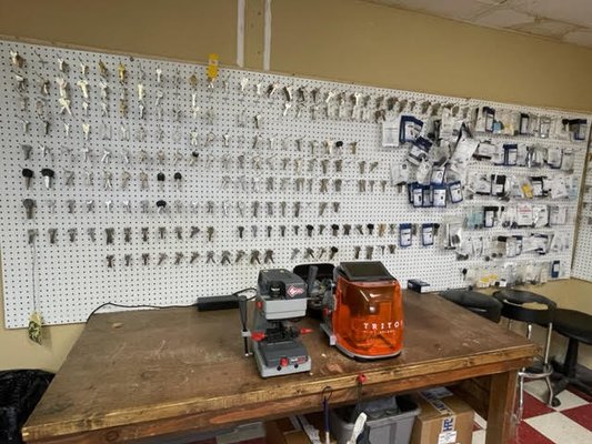Lock Repair - Our highly trained locksmiths are good, kind people who want to instill the comfort and peace of mind you deserve when your safety is in someone else’s hands. Lock Repair - Our highly trained locksmiths are good, kind people who want to instill the comfort and peace of mind you deserve when your safety is in someone else’s hands.