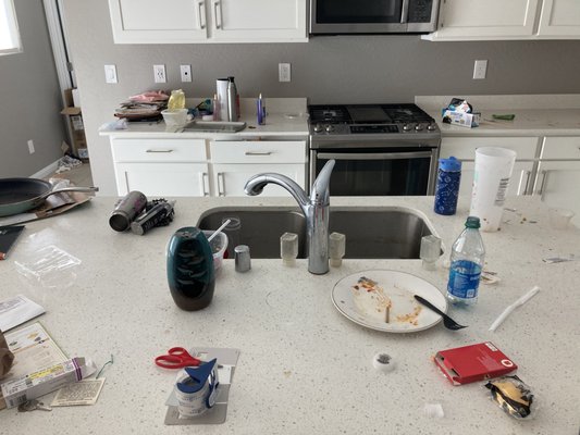 Move out Cleaning - This was done in one day. Five Bedroom and 3 full baths plus kitchen, garage, living space, and all closet storage. Move out Cleaning - This was done in one day. Five Bedroom and 3 full baths plus kitchen, garage, living space, and all closet storage.