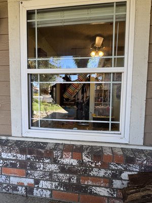 Replacing broken glass panes - When a customer’s home was broken into, two windows were damaged. The customer reached out to us, and within just a few days, we successfully installed new glass, restoring security and peace of mind.