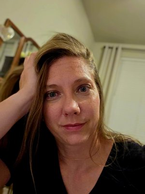 The face behind the work! - 💛 A Little About Me

I’m a single mama of five who turned a love for fresh, folded laundry into a way to support my family — all while staying present for my kiddos. Running Deb’s Laundry from home gives me the opportunity to provide quality, reliable service while creating the flexibility every parent dreams of.

With free pickup and delivery, I’m here to make life easier for other busy families, just like mine. 🧺✨