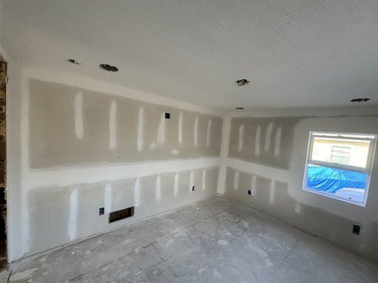Additional living room project - This remodel was done on a customers addition living room he added to his house the team was able to knock it out and finish it within a week!  He was highly satisfied with our work and we couldn’t thank him enough for the opportunity the team put their full effort into making the walls smooth and ready for paint !