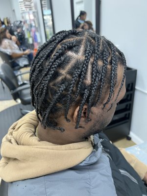 Men’s / Box-Braids - Box braids are individual plaits that are usually divided by small squared off parts or boxes. Men’s / Box-Braids - Box braids are individual plaits that are usually divided by small squared off parts or boxes.