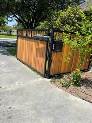 Electric Wood Gates in Pasadena - Wood gate Spanish style with smart electric motor (Liftmaster) Electric Wood Gates in Pasadena - Wood gate Spanish style with smart electric motor (Liftmaster)