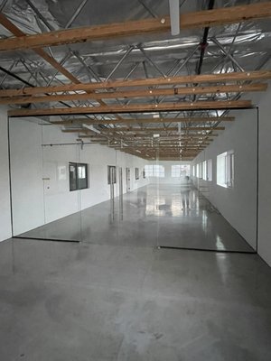 It is a double slinding job for offices and also a shower with three panels - and also a shower with three panels It is a double slinding job for offices and also a shower with three panels - and also a shower with three panels