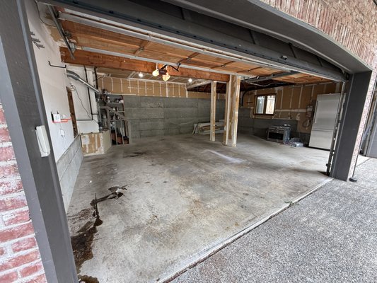 Garage Clearout - We helped this customer clear out their garage. Garage Clearout - We helped this customer clear out their garage.