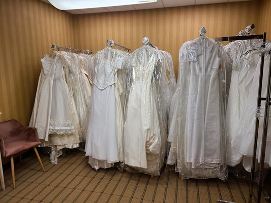 deja vu beautiful consignments - Stop in and check us out! We are a new, high-end consignment shop in Conroe. deja vu beautiful consignments - Stop in and check us out! We are a new, high-end consignment shop in Conroe.