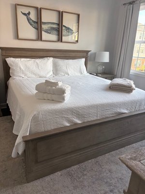 Airbnb Cleaning at Honolulu - Cleaning beds