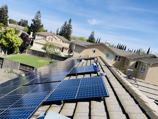 Solar panel cleaning done after a day of rain. - The rain doesn’t clean your solar panels Solar panel cleaning done after a day of rain. - The rain doesn’t clean your solar panels