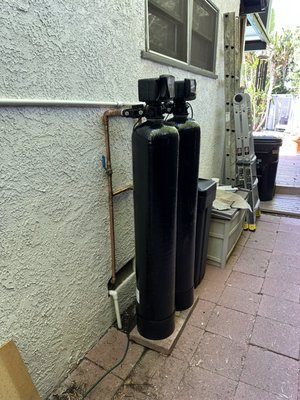 Water filtration system. - The clients were dissatisfied with the water quality, so they contacted a company and purchased a water filtration system. Afterward, they approached me to install the system because they knew I had many years of experience installing such equipment. Water filtration system. - The clients were dissatisfied with the water quality, so they contacted a company and purchased a water filtration system. Afterward, they approached me to install the system because they knew I had many years of experience installing such equipment.