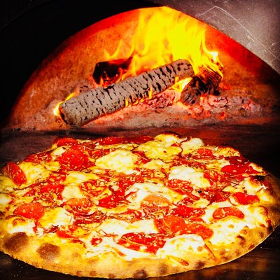 As seen on TV - Our award winning gourmet mobile food service is second to none in the valley. Our wood fired pizza oven is one of a kind. We have an award-winning Pit Master serving up delicious BBQ fare. We can serve 50-20,000 people and do it with precision and flare. We do weddings, corporate events, construction sites, outdoor festivals, birthday and graduation parties, golf and not for profit fundraisers. As seen on TV - Our award winning gourmet mobile food service is second to none in the valley. Our wood fired pizza oven is one of a kind. We have an award-winning Pit Master serving up delicious BBQ fare. We can serve 50-20,000 people and do it with precision and flare. We do weddings, corporate events, construction sites, outdoor festivals, birthday and graduation parties, golf and not for profit fundraisers.