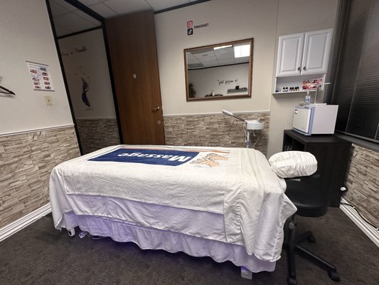 2.Rooms - We have rooms for single or couples massage 2.Rooms - We have rooms for single or couples massage