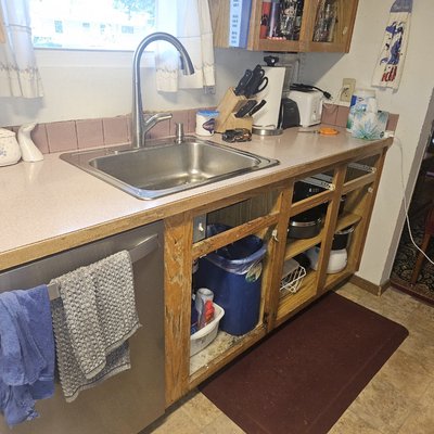 Kitchen Cabinet refinish project - It all started with Her Beautiful Oak Dinette table that had been well loved for many years and needed to be refreshed.
She decided the Kitchen needed to match the table Kitchen Cabinet refinish project - It all started with Her Beautiful Oak Dinette table that had been well loved for many years and needed to be refreshed.
She decided the Kitchen needed to match the table