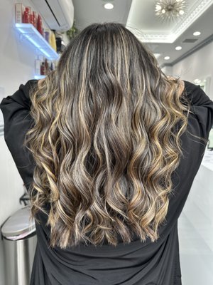 Different Shades of Honey Balayage - Honey Balayage is a warm, golden- toned hair coloring technique that adds sun-kissed dimension to the hair. It blends honey blonde highlights with the natural base color, creating a soft, natural transition without harsh lines.
This style works well for brunettes wanting a subtle lift, blondes looking for richer warmth, and even redheads who want a golden glow. Its a great low-maintenance option since the painted on highlights grow out seamlessly. Different Shades of Honey Balayage - Honey Balayage is a warm, golden- toned hair coloring technique that adds sun-kissed dimension to the hair. It blends honey blonde highlights with the natural base color, creating a soft, natural transition without harsh lines.
This style works well for brunettes wanting a subtle lift, blondes looking for richer warmth, and even redheads who want a golden glow. Its a great low-maintenance option since the painted on highlights grow out seamlessly.