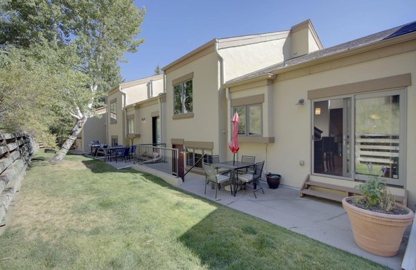 SOLD - 1881 Lionsridge Loop #33 Vail, CO 81657 - 4 beds 3 baths 1,731 sq ft
$1,170,000
Vail, CO 81657