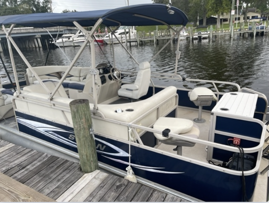 Boats - We offer a 22 ft Sylvan, a 25 ft Suncatcher, a Berkshire 270, and a Premier 250 escape. Boats - We offer a 22 ft Sylvan, a 25 ft Suncatcher, a Berkshire 270, and a Premier 250 escape.