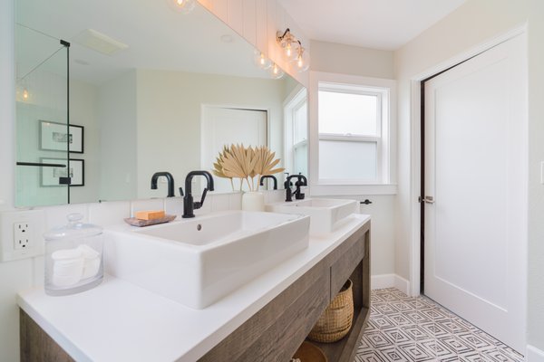Interior photography of an amazing new master bath - Homes with high-quality images achieve a 47% higher offer per square foot. This is why it's possible for a home listed in the $200,000 to $1 million range to sell for $3,000 to $11,000 more when they have professional photos. Interior photography of an amazing new master bath - Homes with high-quality images achieve a 47% higher offer per square foot. This is why it's possible for a home listed in the $200,000 to $1 million range to sell for $3,000 to $11,000 more when they have professional photos.