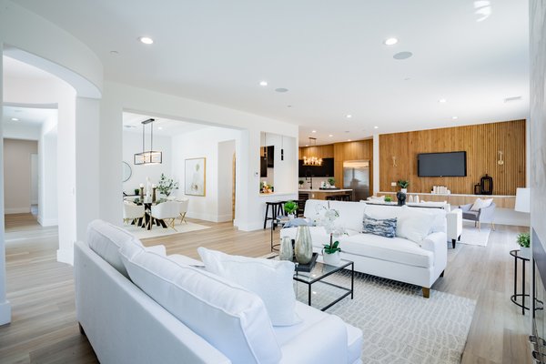 Entertainers Home - A touch of sophistication and glam - If you aren't mini-flipping your own listing, you should consider it. Investors enjoy larger profits on homes they have made improvements to. There is no reason you shouldn't do the same. Give us a call if you would like help mini-flipping your home, staging your vacant home, or for full home design needs including designing your new home or an air b-n-b space for extra income.