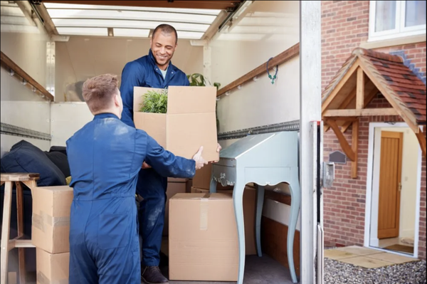 Moving - Our team of moving experts are here to assist with all of your long-distance and local moving needs. We cover all the bases and make this process as seamless as possible for you.
We arrive on time, stick to the predetermined schedule, and never go over budget.