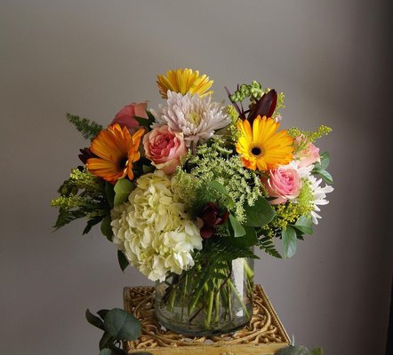 Designer's Choice Florals - There’s nothing like the colors of fall to bring life to a room. Surprise someone you love with our beautiful Designer’s Choice fall flowers or bring home some fresh florals for yourself! These fall flowers are the perfect way to bring the beauty of fall indoors.

ORDER NOW