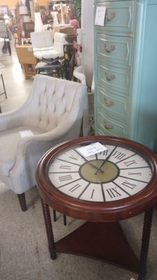 Need help selling? - We will take your furniture for 90 days and get it sold 50/50 split Need help selling? - We will take your furniture for 90 days and get it sold 50/50 split