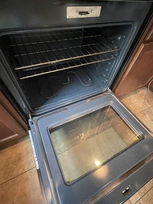 We love deep cleaning: Move in/out services - Moving? Give us a call!