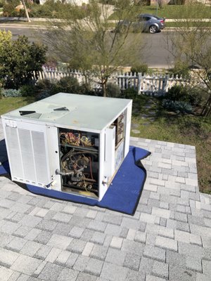 Replaced an old gas packaged unit. - Today we helped yet another happy customer replace an old gas packaged air conditioning unit. Replaced an old gas packaged unit. - Today we helped yet another happy customer replace an old gas packaged air conditioning unit.