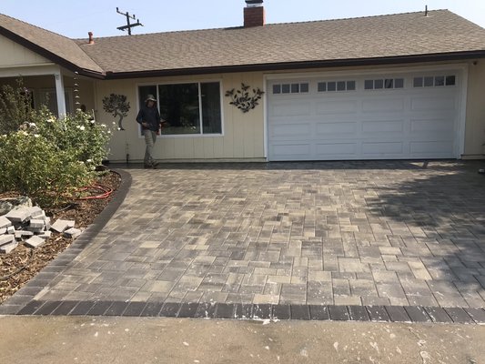 Pavers Driveways - These are two driveways done using the Courtyard Pattern from Angelus. Pavers Driveways - These are two driveways done using the Courtyard Pattern from Angelus.