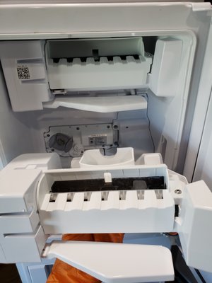 Refrigerator Repair - Whether you have a water dispenser issue, water leaks, frost buildup, or any other problem with your refrigerator, our team of experienced technicians is here to help. We are well-equipped to handle repairs for major brands and all types of refrigerators, ensuring that your appliance will be back up and running quickly. We are committed to delivering the highest customer satisfaction with our modern conveniences and competitive pricing. Don’t let a malfunctioning refrigerator inconvenience you any longer – schedule your refrigerator repair service appointment with LMX Appliance Repair today. Call today 626-977-0131 Refrigerator Repair - Whether you have a water dispenser issue, water leaks, frost buildup, or any other problem with your refrigerator, our team of experienced technicians is here to help. We are well-equipped to handle repairs for major brands and all types of refrigerators, ensuring that your appliance will be back up and running quickly. We are committed to delivering the highest customer satisfaction with our modern conveniences and competitive pricing. Don’t let a malfunctioning refrigerator inconvenience you any longer – schedule your refrigerator repair service appointment with LMX Appliance Repair today. Call today 626-977-0131