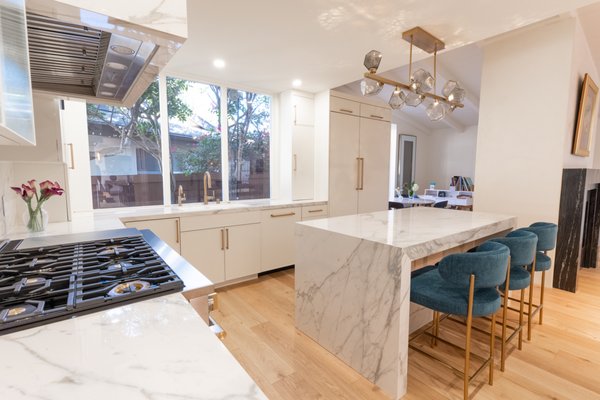 ✨ Complete Kitchen Remodel in Los Altos ✨ - We transformed this space into a bright and modern dream kitchen featuring sleek white quartz countertops, clean white cabinetry, and carefully designed lighting that brings it all together. The perfect blend of style and functionality for everyday living and entertaining.