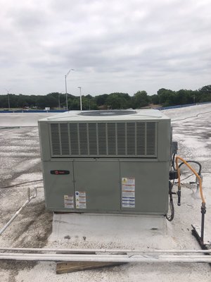 Commercial - This commercial roof top unit was not coming on, our customer called us on Monday morning and we return the following day on Tuesday to install roof top package unit, our customer was ready to enjoy the cool breeze. We enjoy to make our customers happy....
