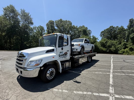 Towing and Roadside Assistance - Yeti Towing and Service LLC strives to be and beyond the rest with legendary and bilingual customer service and the utmost care for your safety and the safety of your vehicle.

We know you may be very stressed, we are here to take care of you. We are committed to providing affordable, reliable towing and roadside assistance services that you can trust.